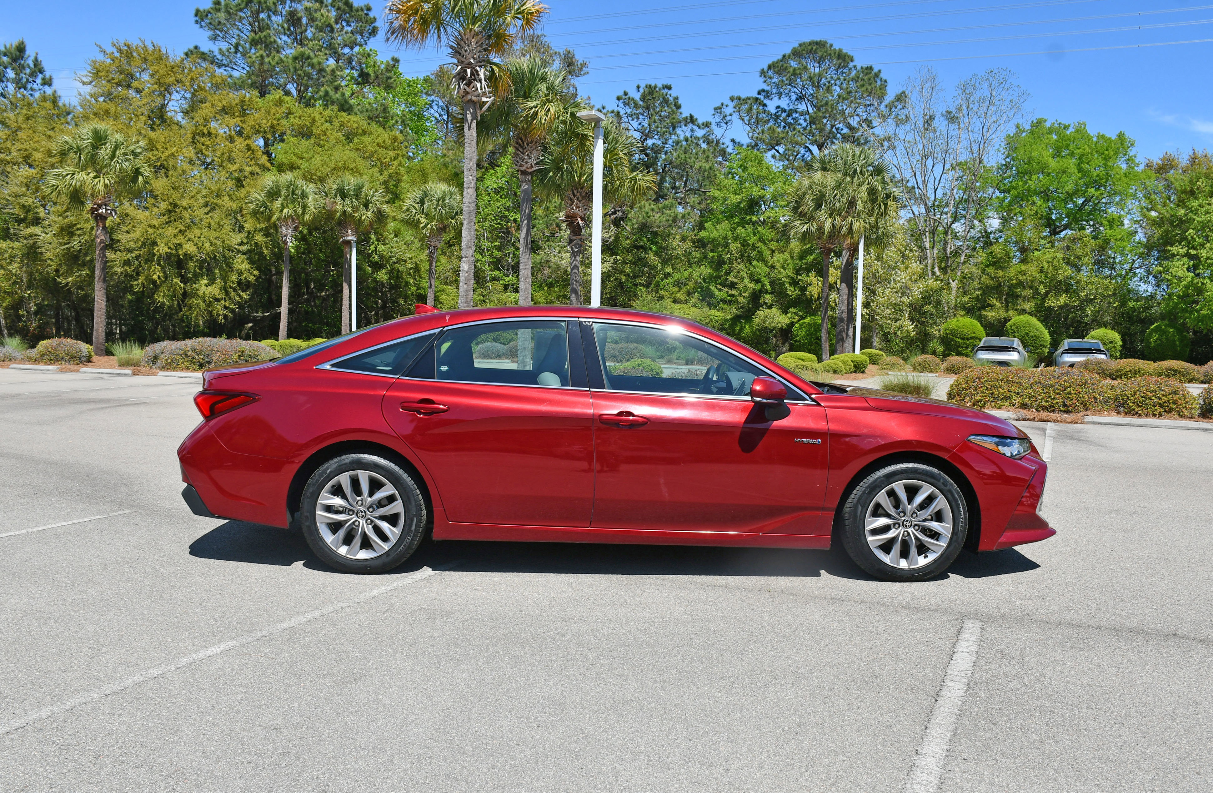 Certified 2021 Toyota Avalon XLE w/ Moonroof Package image 2
