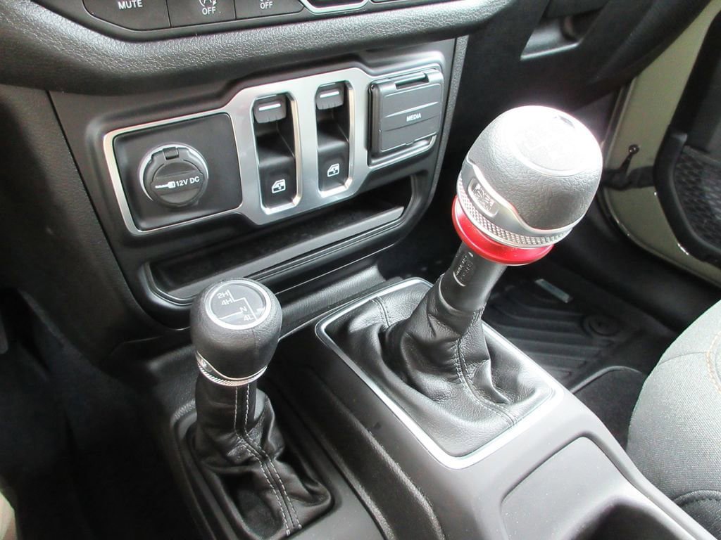 Used 2025 Jeep Wrangler Sport AWD/4WD image 21