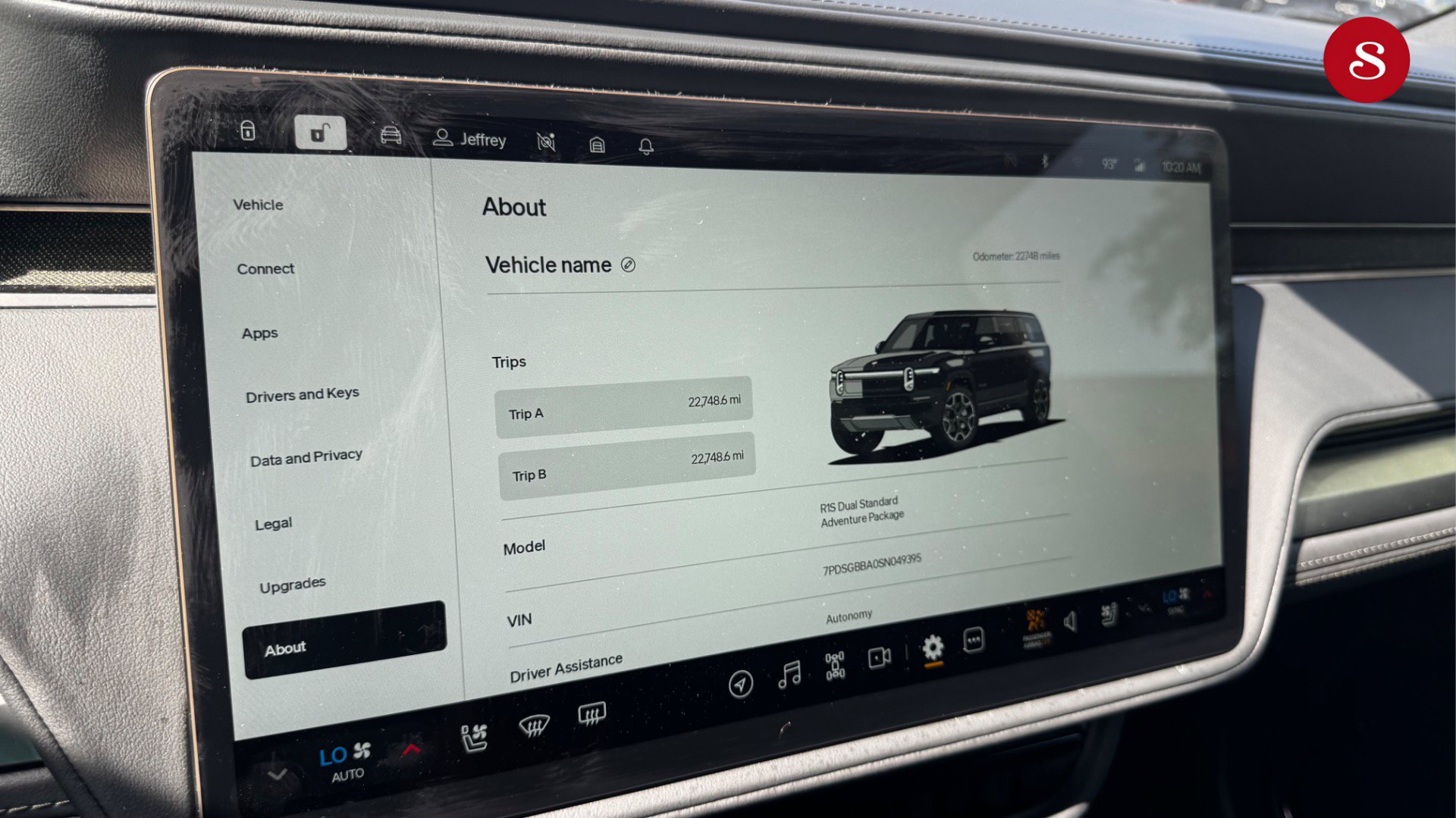 Used 2025 Rivian R1S Adventure AWD/4WD image 13