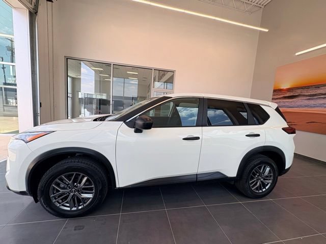 Used 2024 Nissan Rogue S AWD/4WD image 3