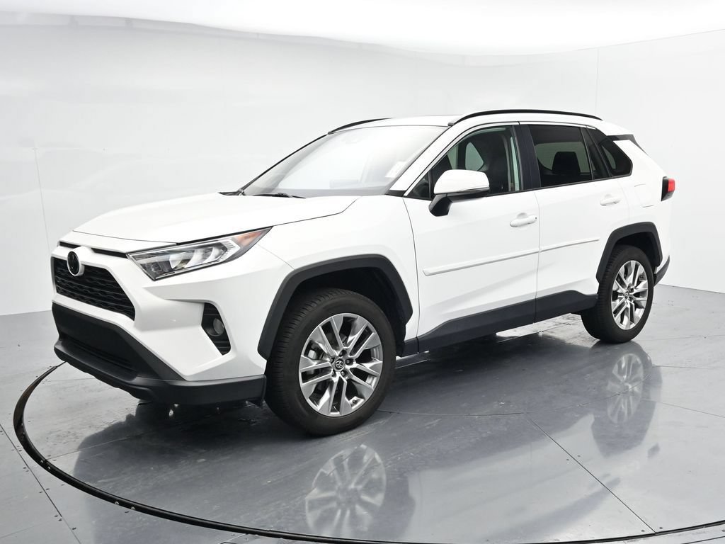 Used 2019 Toyota RAV4 XLE Premium w/ Cold Weather Package AWD/4WD image 4