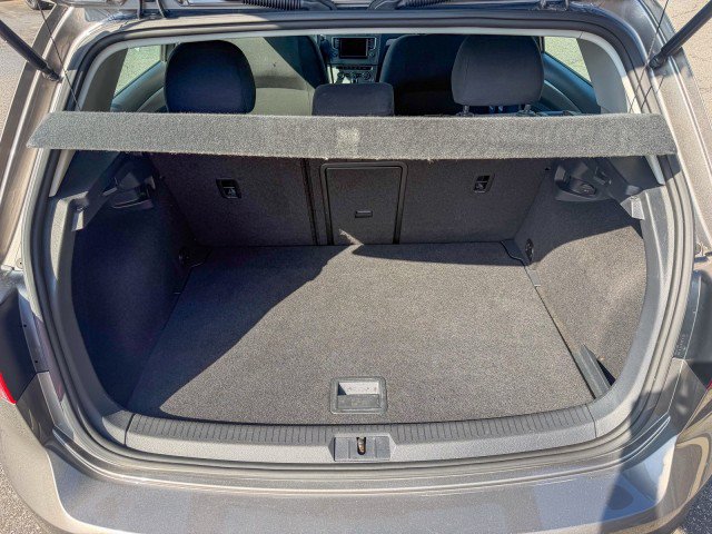Used 2016 Volkswagen e-Golf SE FWD image 13