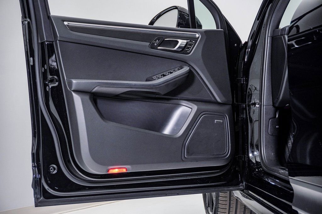 Certified 2023 Porsche Macan GTS image 25
