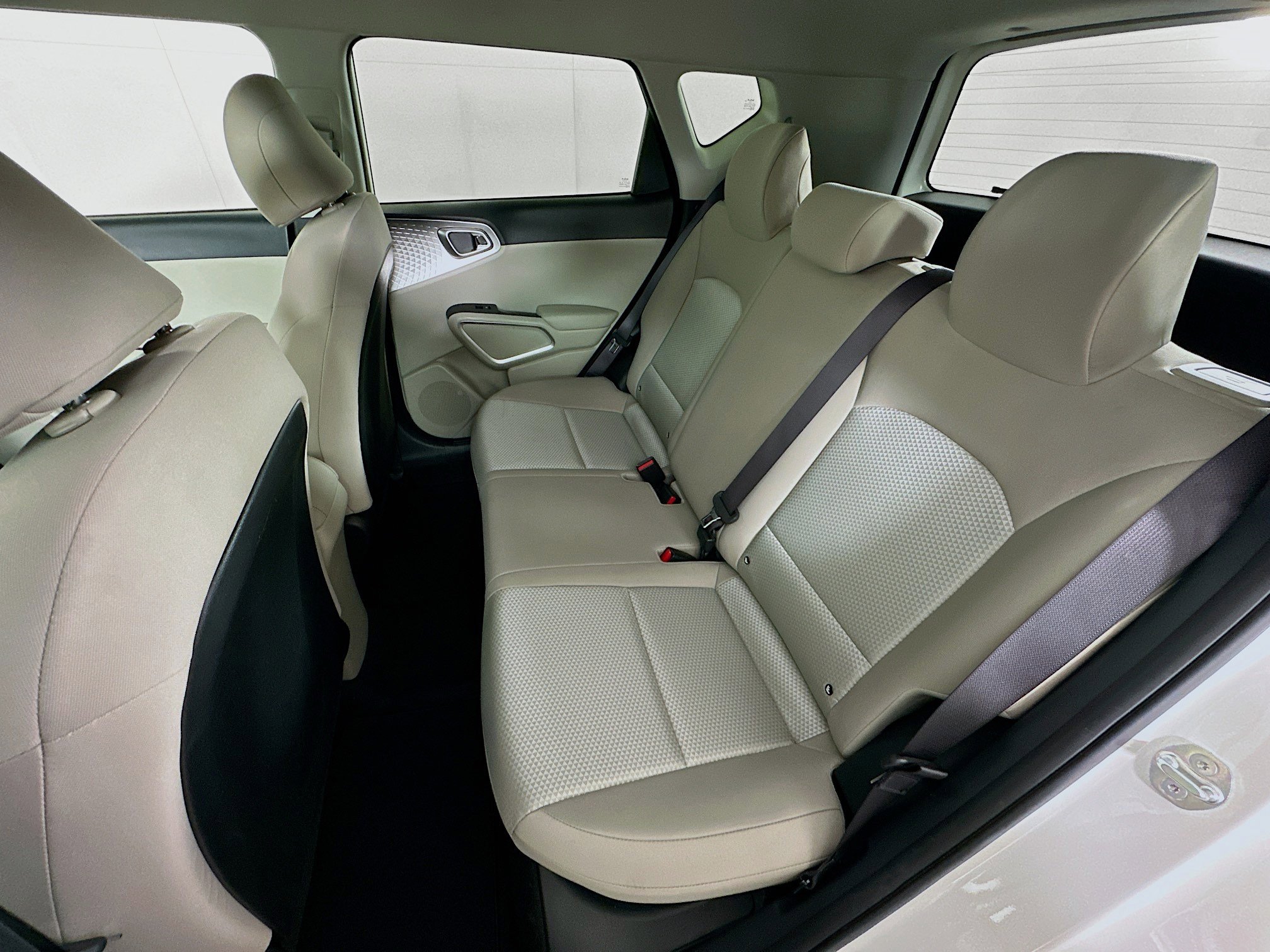 Used 2025 Kia Soul LX w/ LX Technology Package FWD image 26