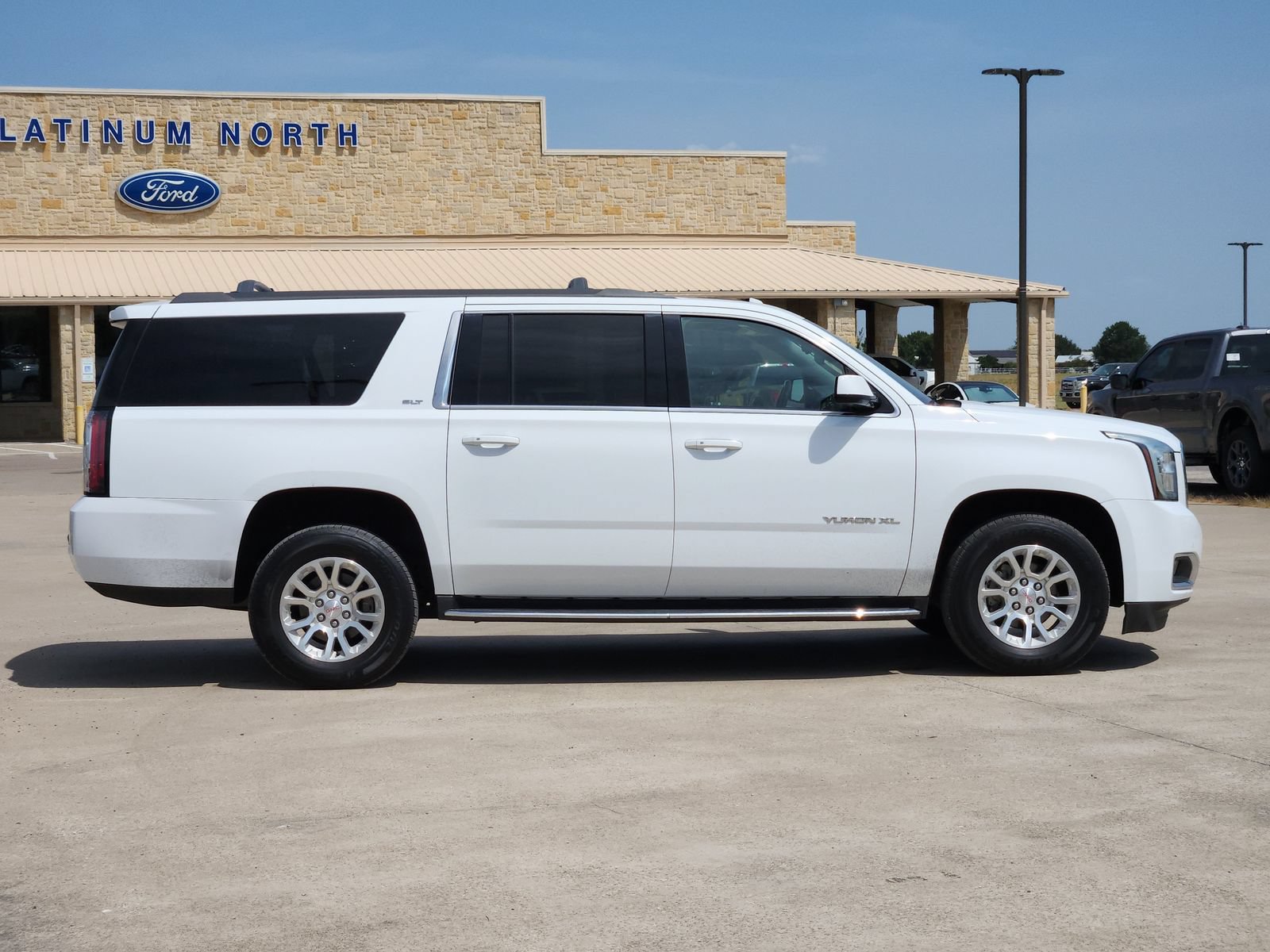 Used 2019 GMC Yukon XL SLT w/ Open Road Package AWD/4WD image 7