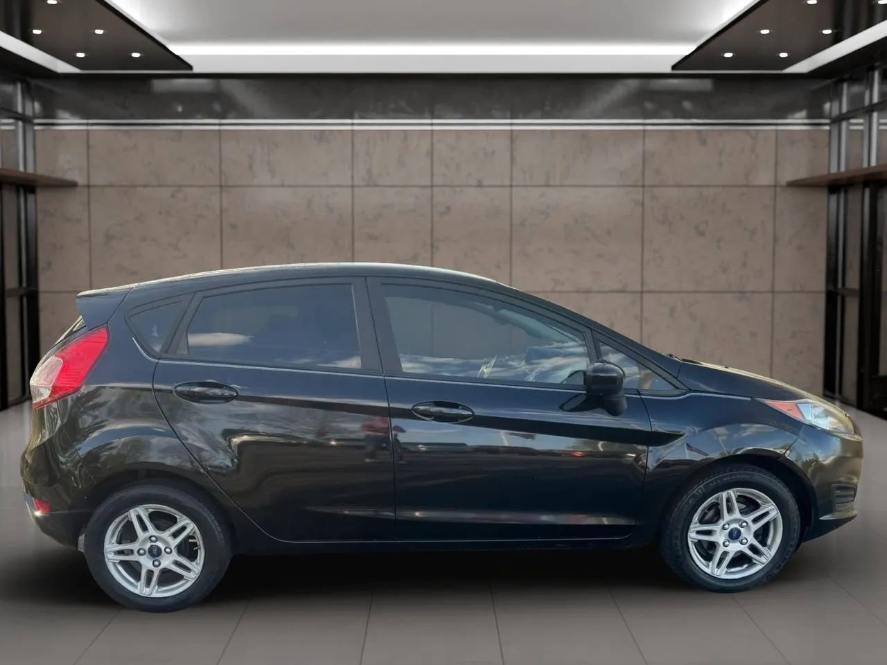 Used 2018 Ford Fiesta SE image 6