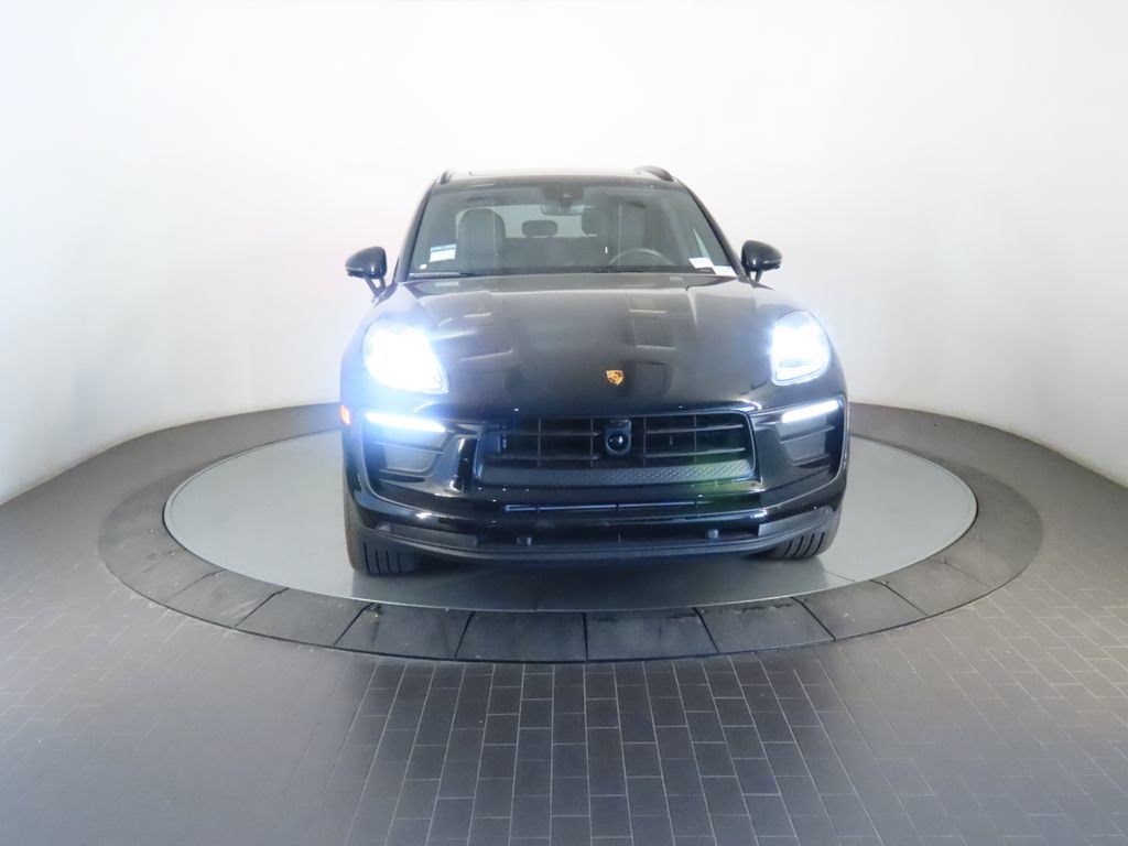 Certified 2026 Porsche Macan AWD/4WD image 10