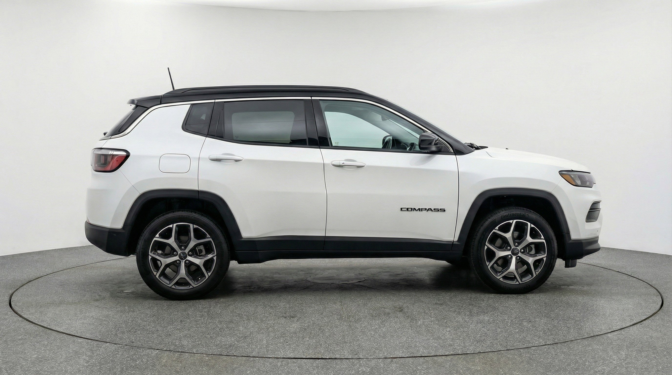 Used 2025 Jeep Compass Limited AWD/4WD image 11