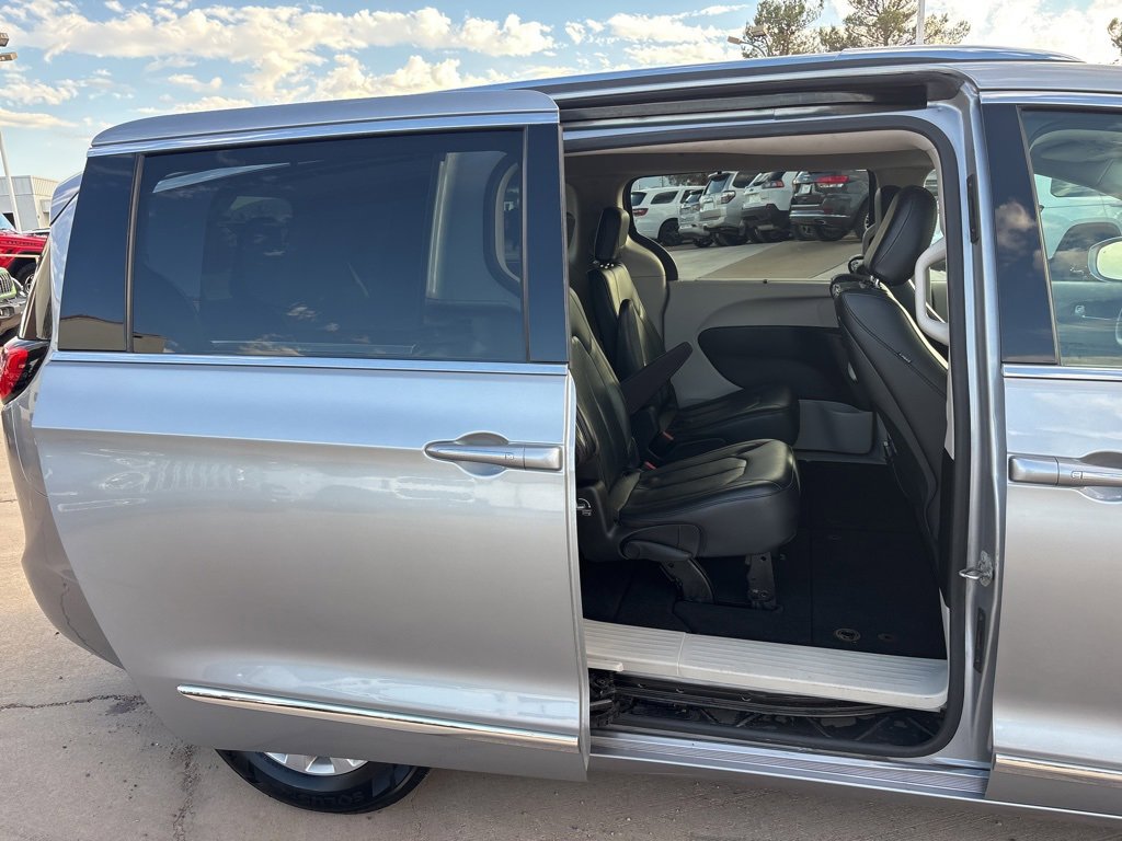 Used 2018 Chrysler Pacifica Touring-L Plus w/ Advanced Safetytec Group image 22