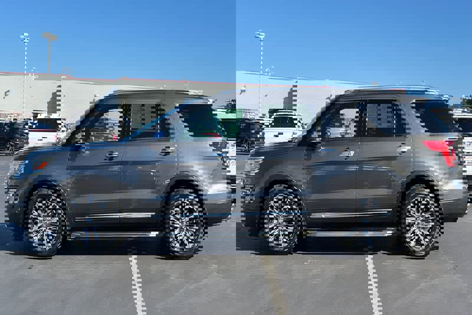 Used 2017 Ford Explorer Platinum image 9