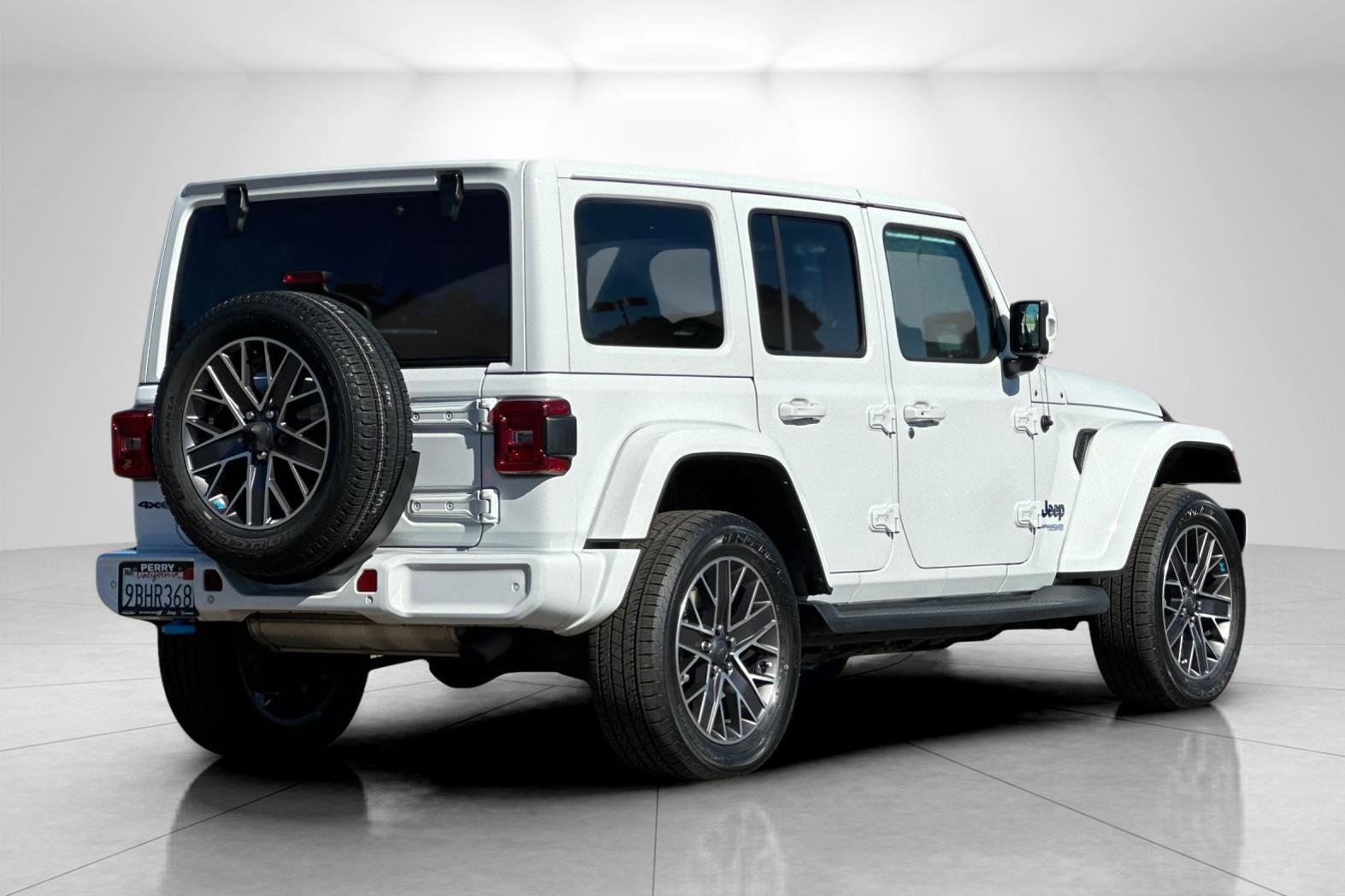 Used 2022 Jeep Wrangler Unlimited Sahara image 3