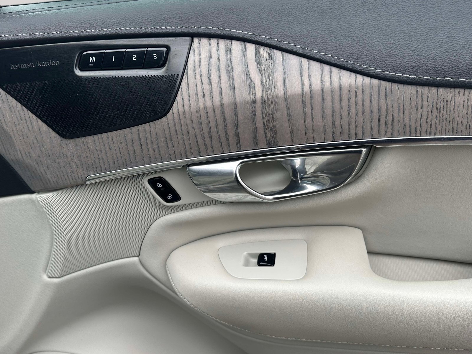 Used 2021 Volvo XC90 T6 Inscription w/ Climate Package image 27