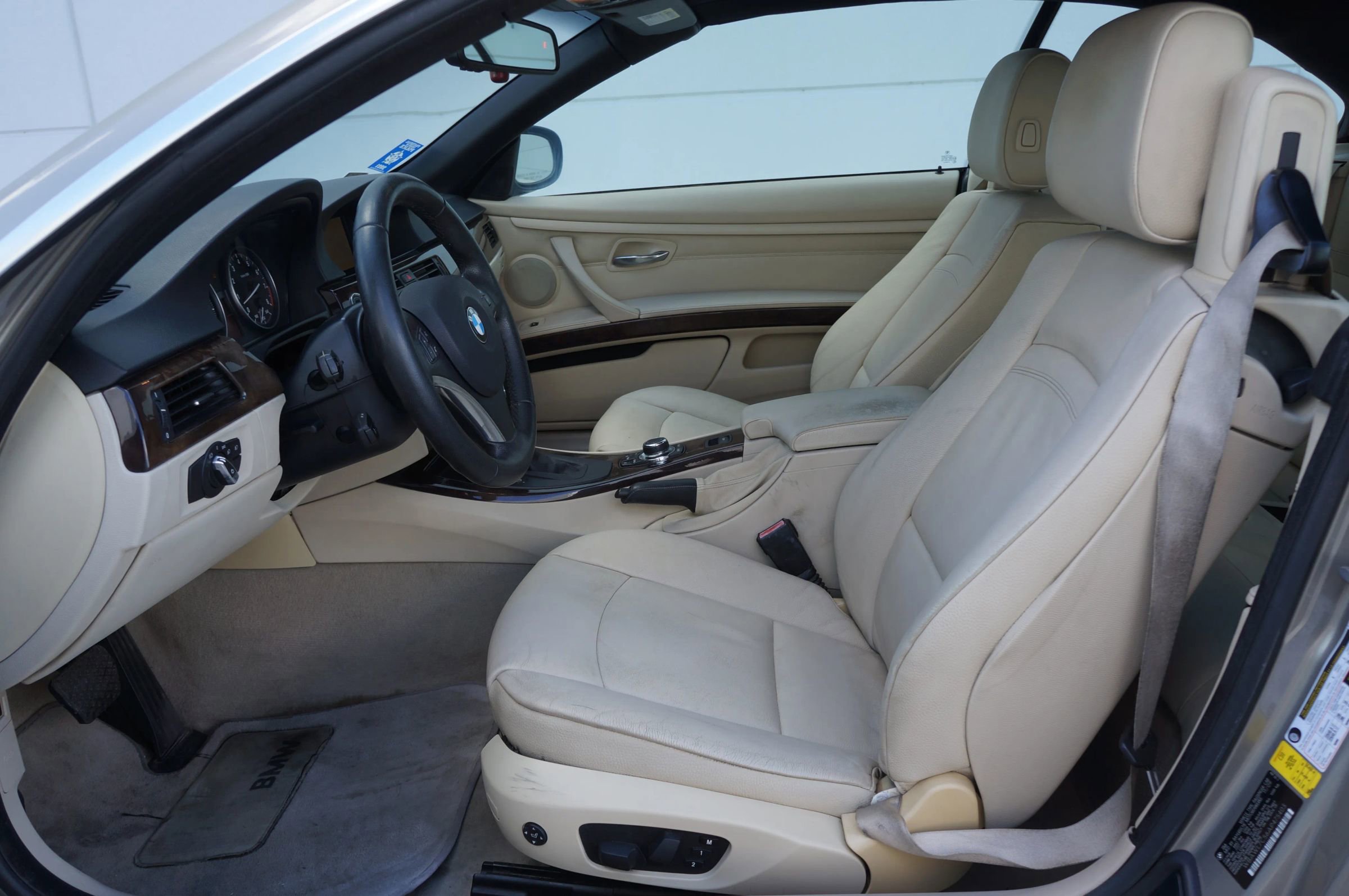 Used 2010 BMW 335i Convertible image 26