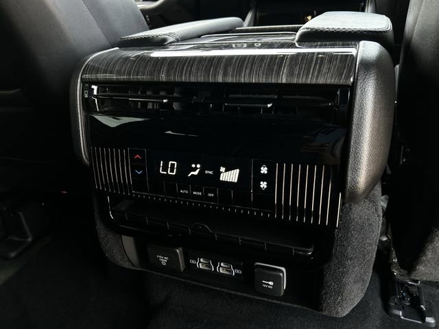 Used 2022 Jeep Wagoneer Series II AWD/4WD image 30