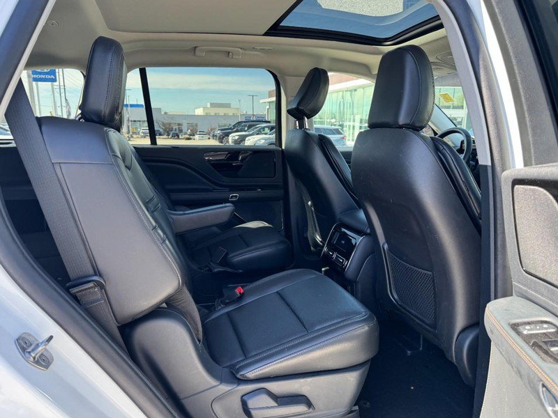 Certified 2025 Lincoln Aviator AWD image 13