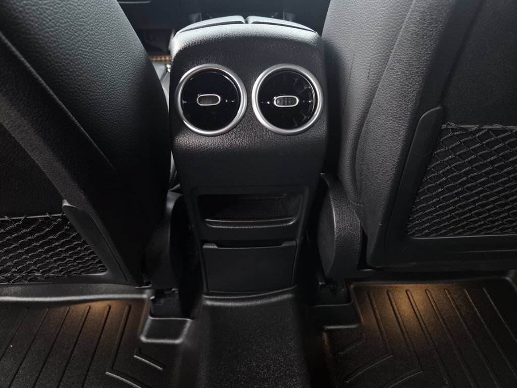 Used 2020 Mercedes-Benz GLB 250 image 22