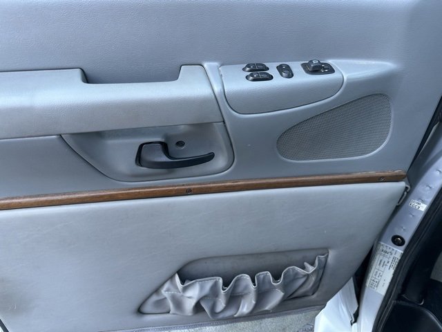 Used 2004 Ford E-150 and Econoline 150 image 20