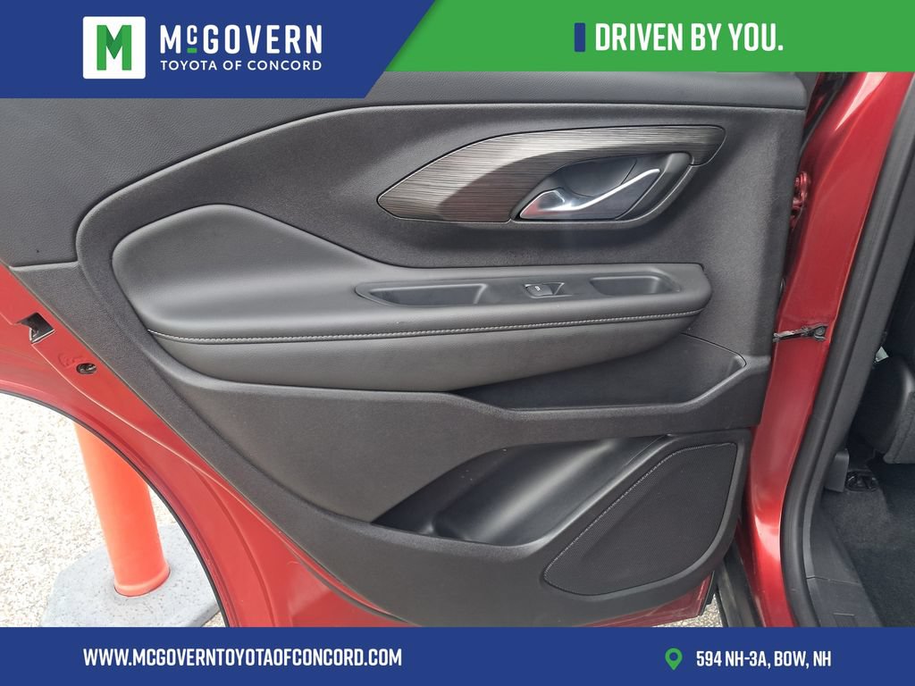 Used 2024 GMC Terrain SLT w/ Infotainment Package II AWD/4WD image 19