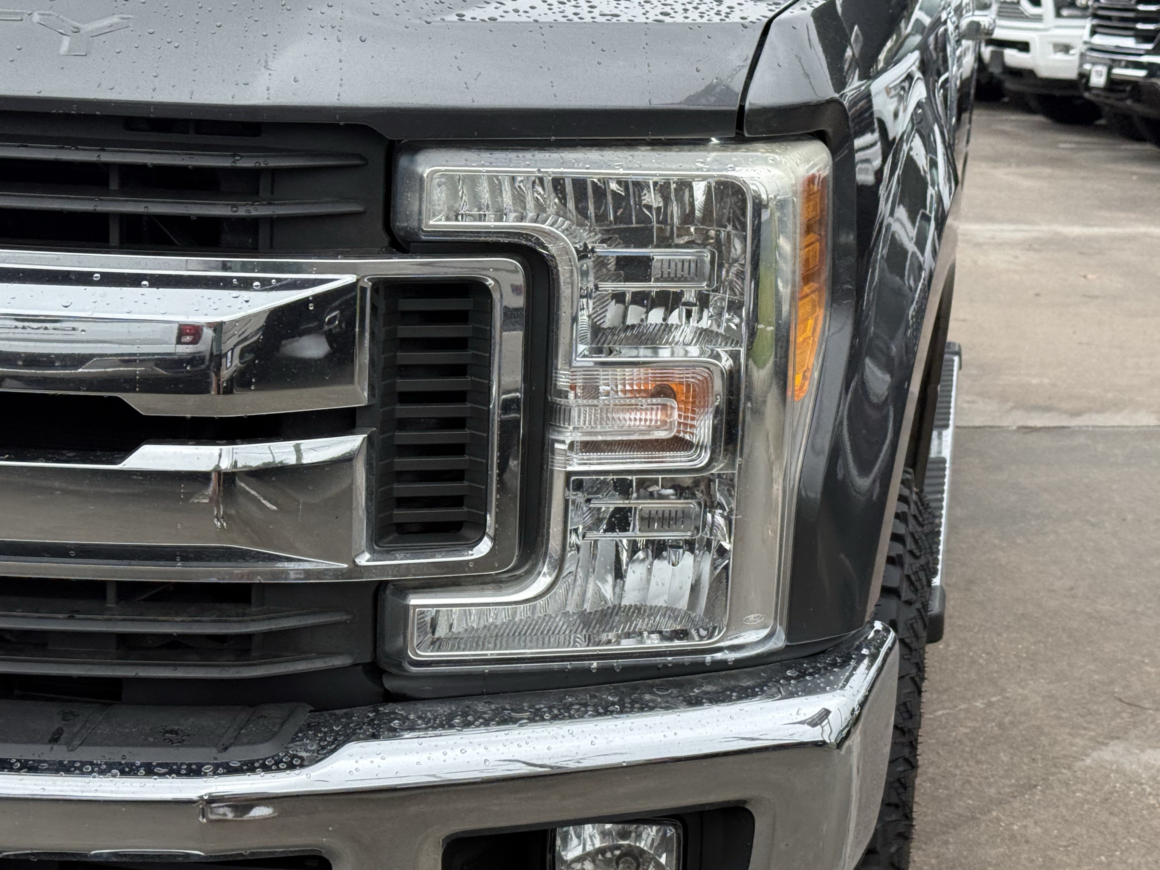Used 2017 Ford F250 XLT w/ XLT Premium Package AWD/4WD image 11