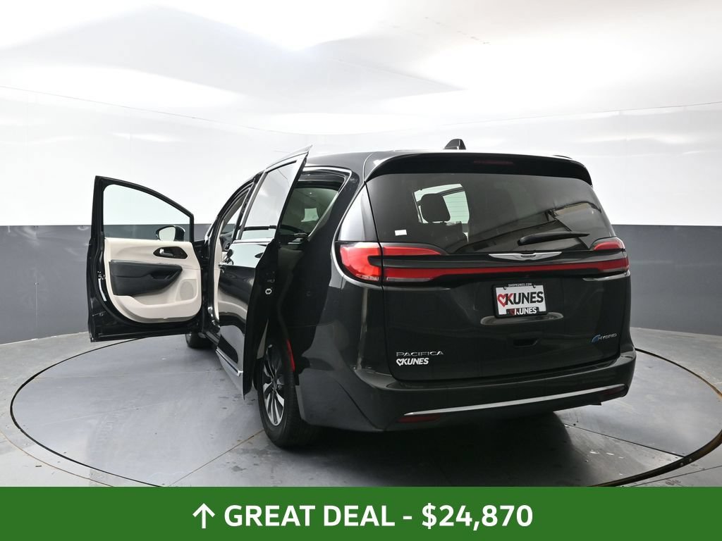Used 2023 Chrysler Pacifica Limited FWD image 61
