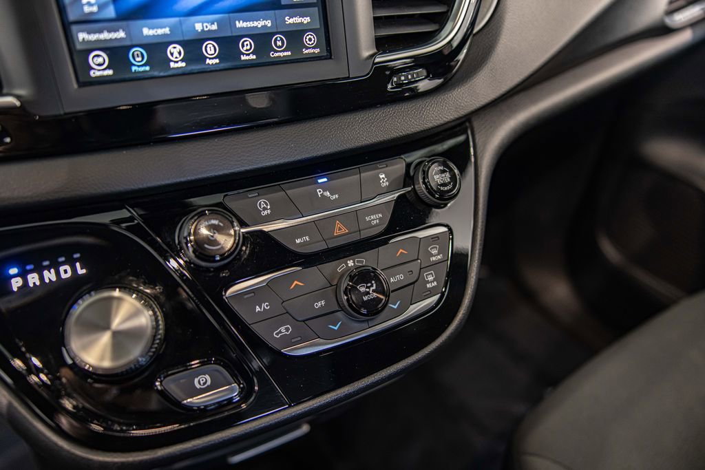 Used 2019 Chrysler Pacifica Touring Plus w/ S Appearance Package FWD image 28