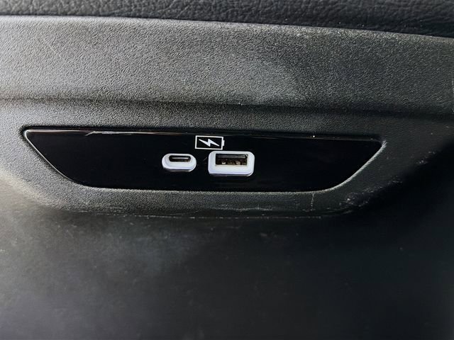 Used 2022 Chrysler Pacifica Touring-L image 26