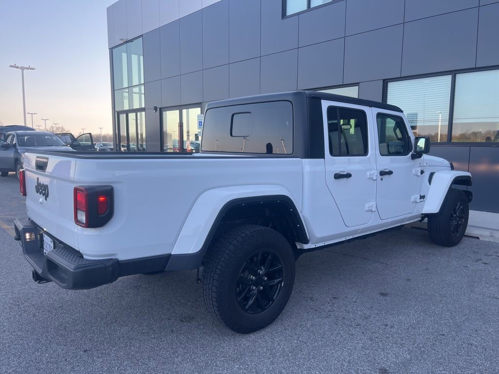 Used 2022 Jeep Gladiator Sport image 2