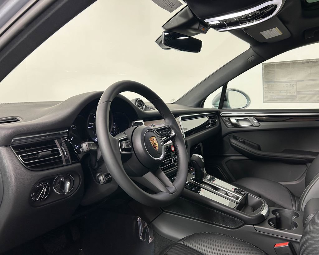 New 2026 Porsche Macan AWD/4WD image 4