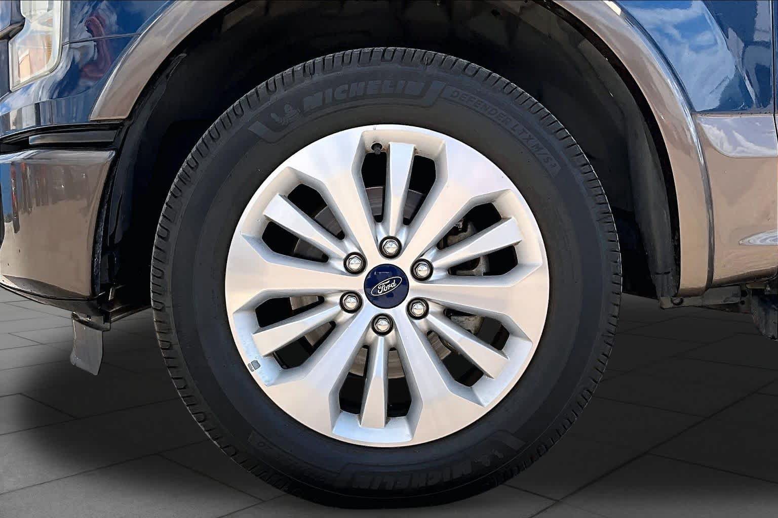 Used 2015 Ford F150 Lariat w/ Equipment Group 501A Mid RWD image 11