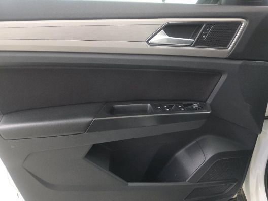 Used 2018 Volkswagen Atlas Launch Edition FWD image 9