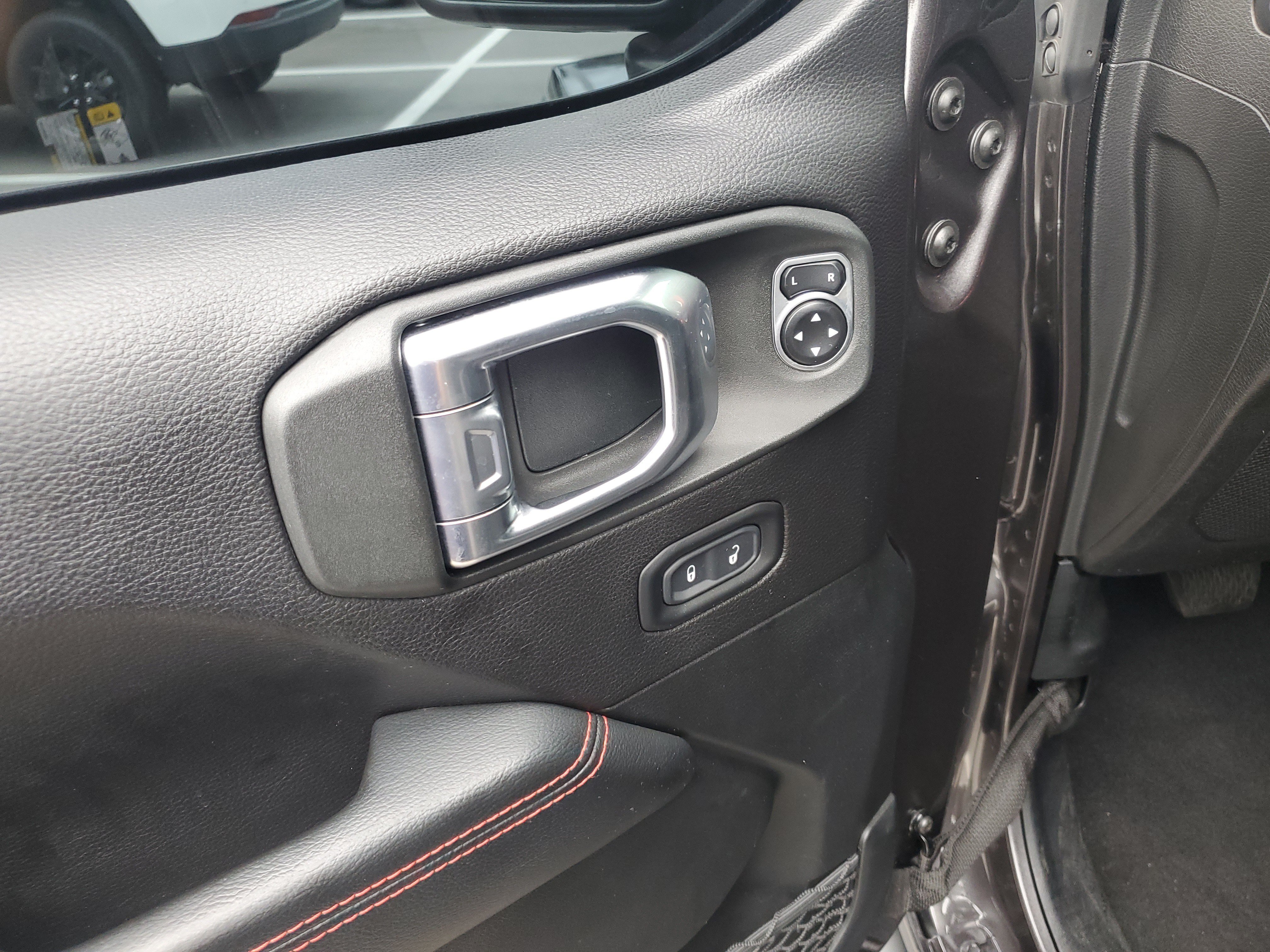 Used 2019 Jeep Wrangler Unlimited Rubicon AWD/4WD image 12