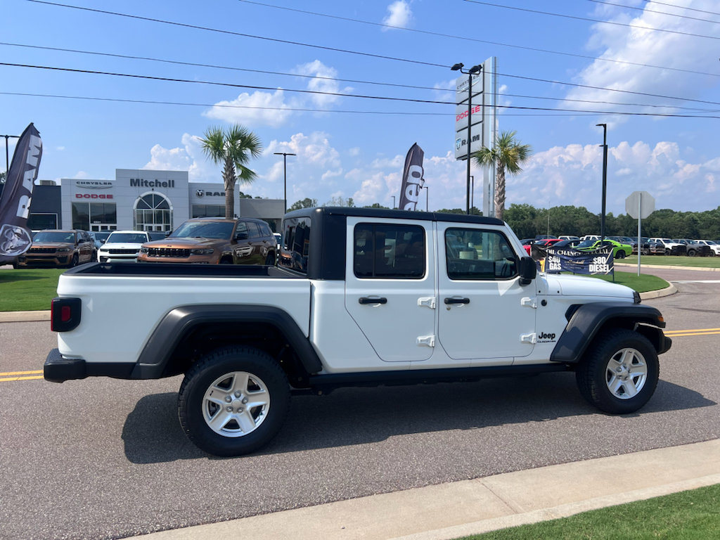 Used 2020 Jeep Gladiator Sport w/ Quick Order Package 24S AWD/4WD image 2