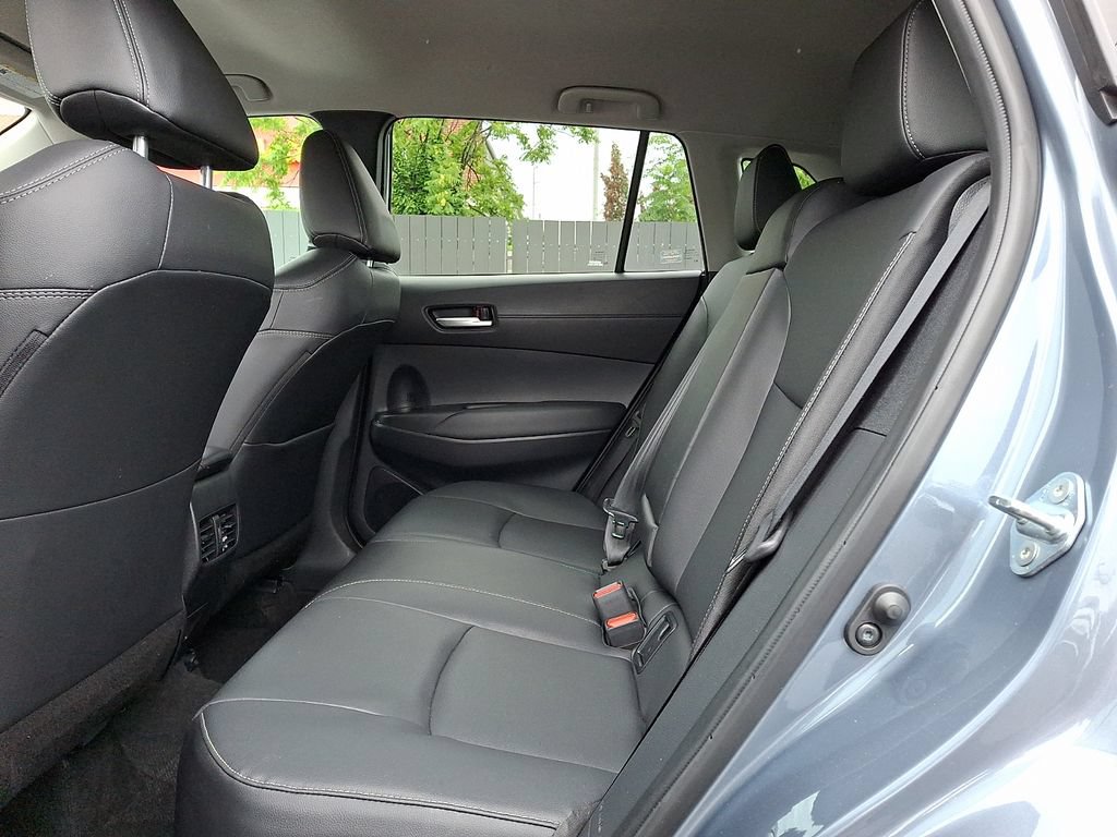 Certified 2025 Toyota Corolla Cross XLE FWD image 10