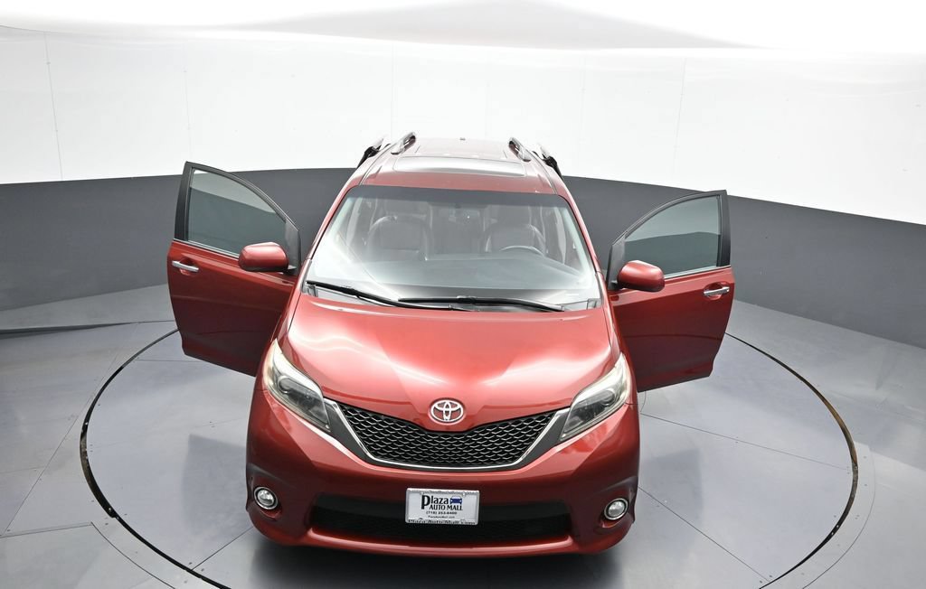 Used 2017 Toyota Sienna SE FWD image 48