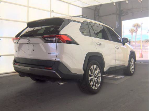 Used 2019 Toyota RAV4 Limited w/ Advanced Technology Package FWD image 4