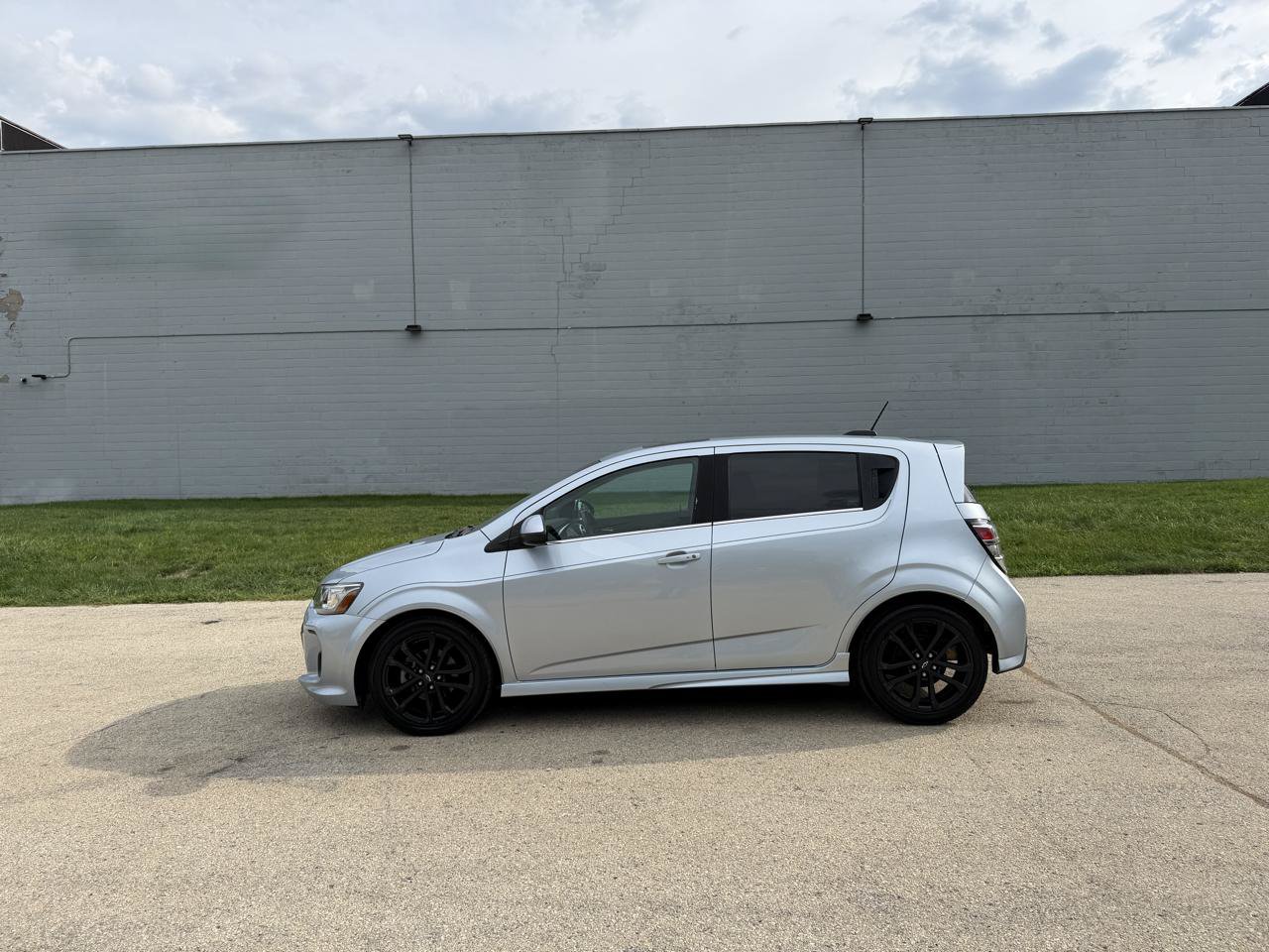 Used 2018 Chevrolet Sonic Premier w/ Driver Confidence Package FWD image 4