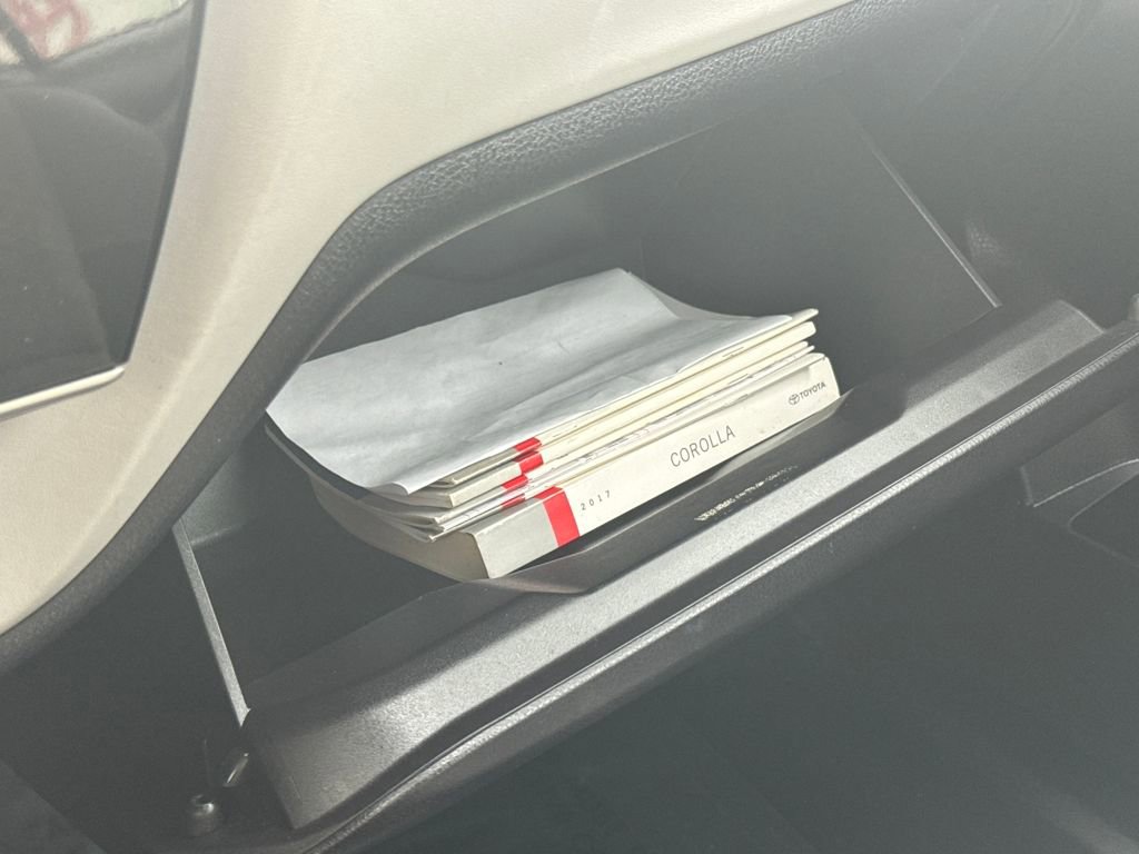 Used 2017 Toyota Corolla LE image 29