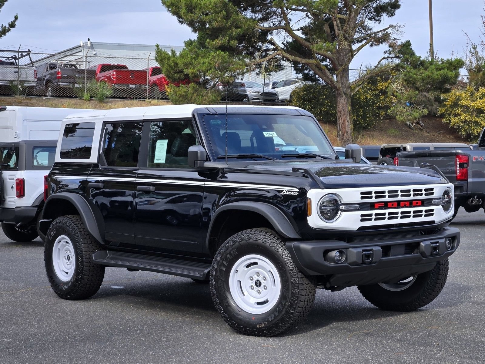 New 2026 Ford Bronco Heritage Edition AWD/4WD image 2