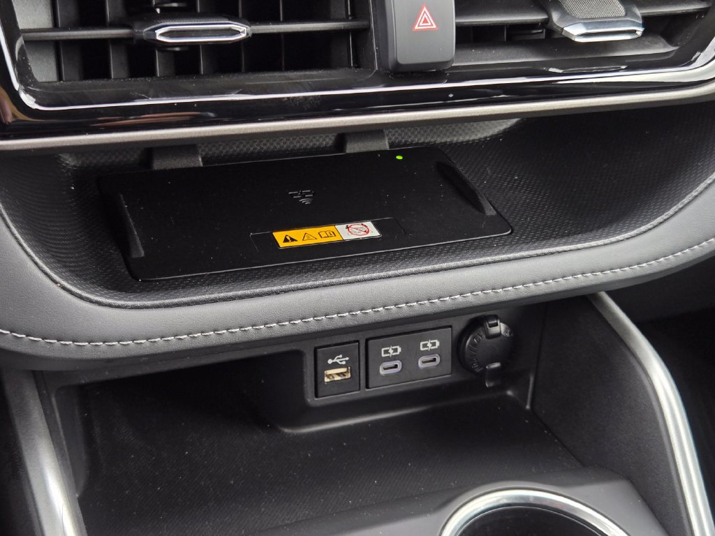 Used 2024 Toyota Highlander XLE AWD/4WD image 23