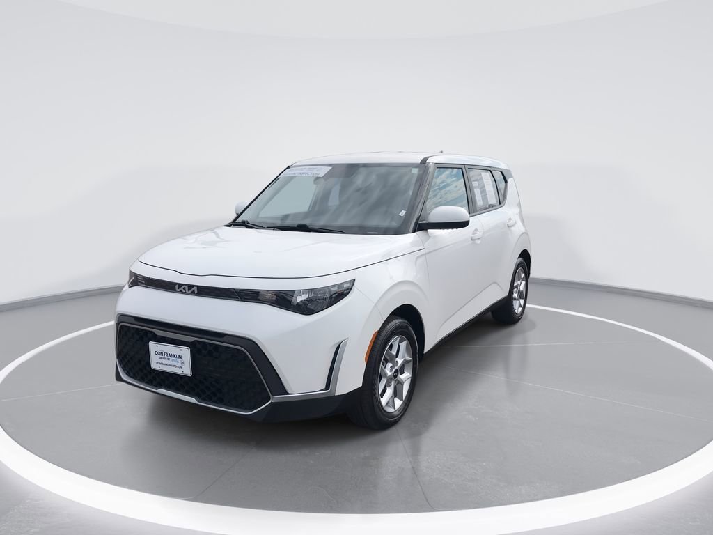 Certified 2025 Kia Soul LX w/ LX Technology Package FWD image 4