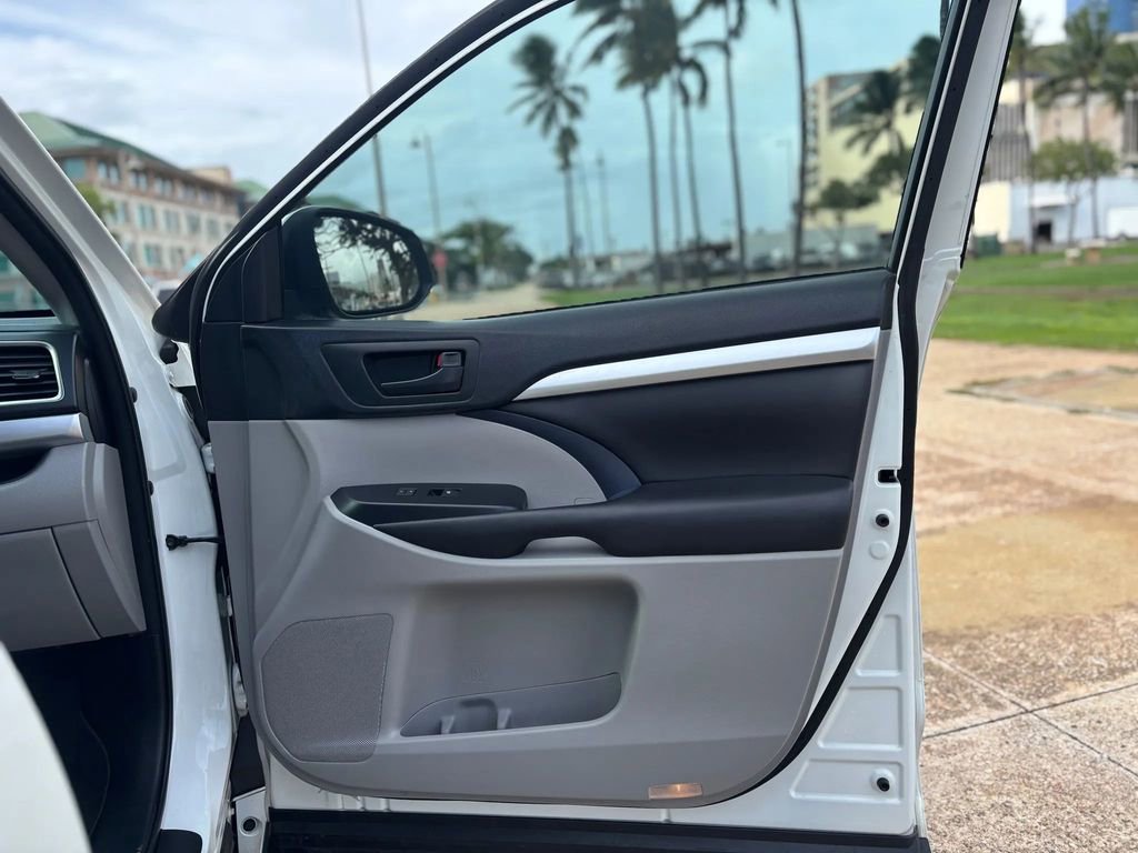 Used 2016 Toyota Highlander LE image 15