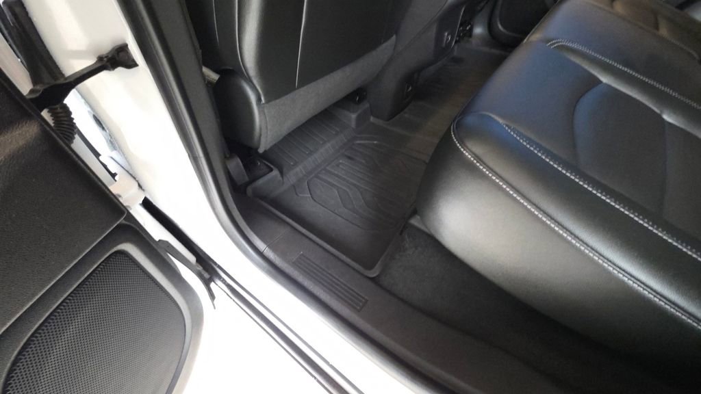 Used 2023 GMC Terrain SLT w/ LPO, Floor Liner Package AWD/4WD image 19