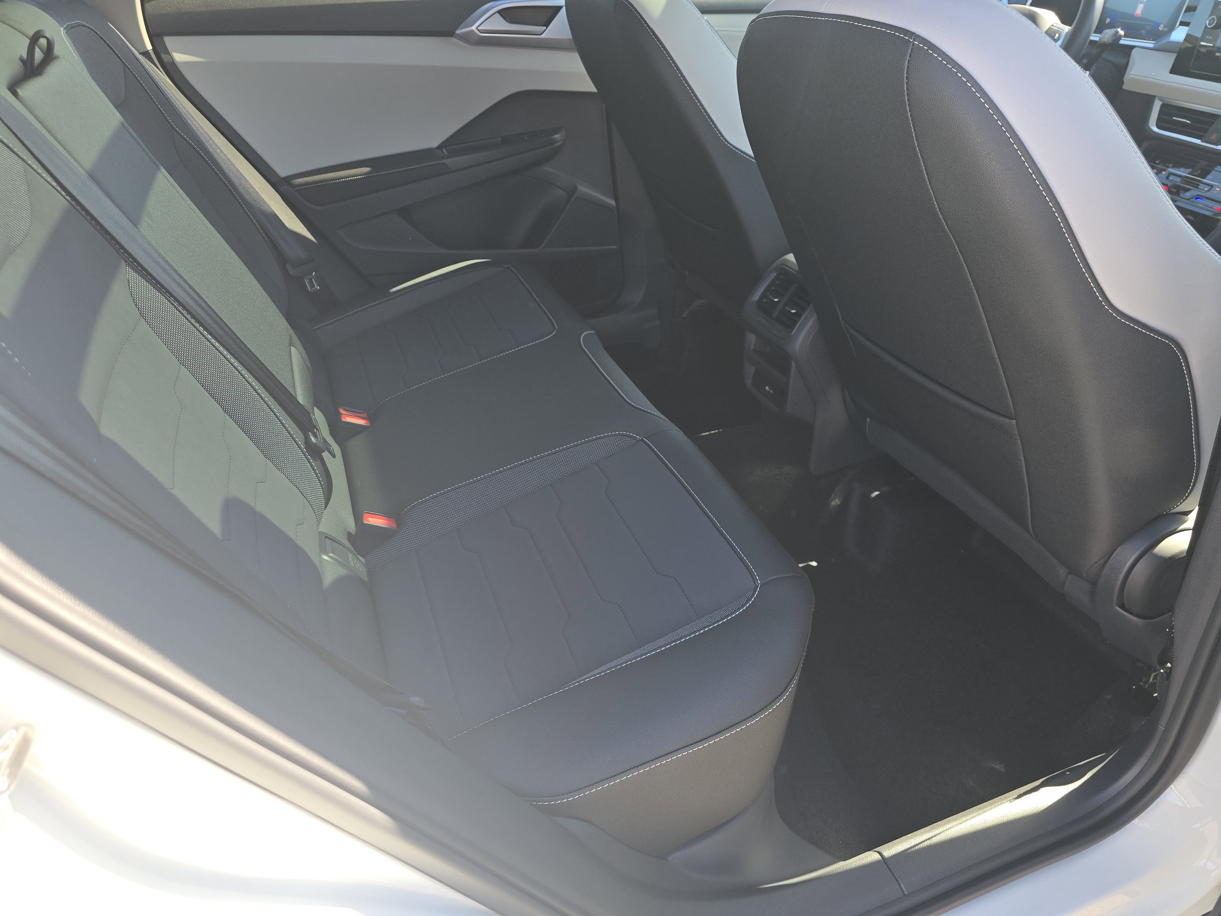 New 2025 Volkswagen Taos SE image 16