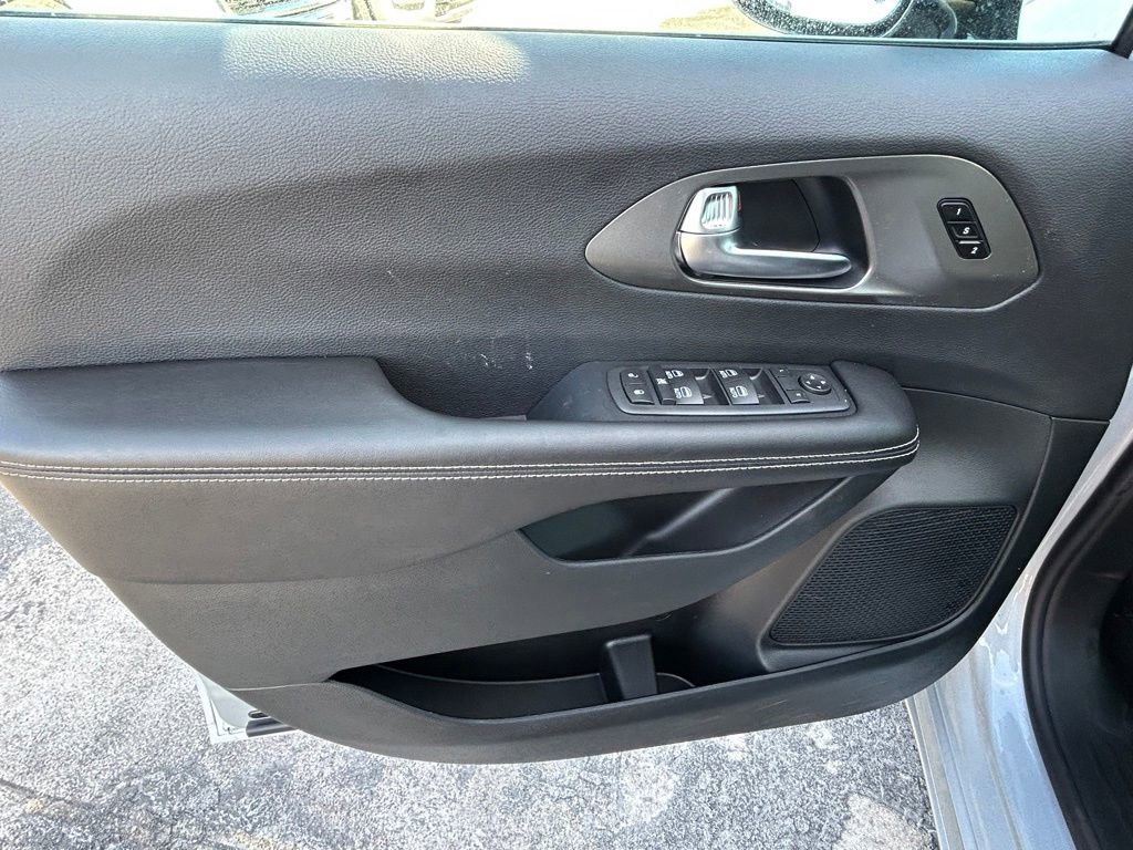 New 2026 Chrysler Pacifica Select image 21