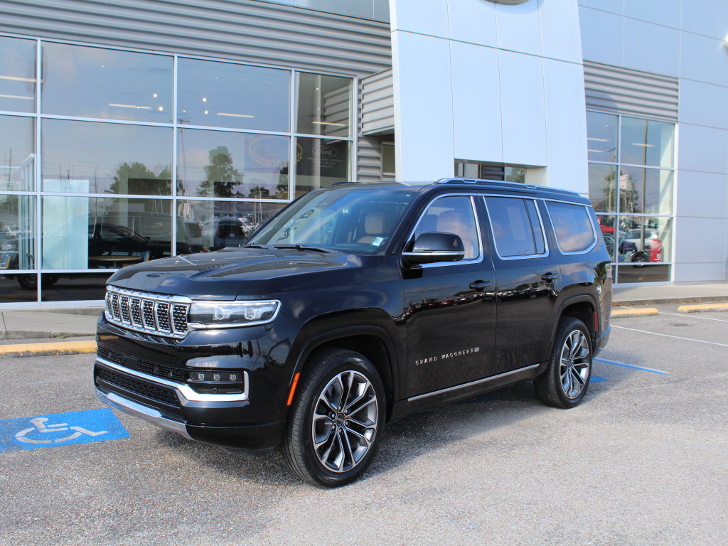Used 2023 Jeep Grand Wagoneer Series III w/ Rear Seat Video Group 1 AWD/4WD image 2