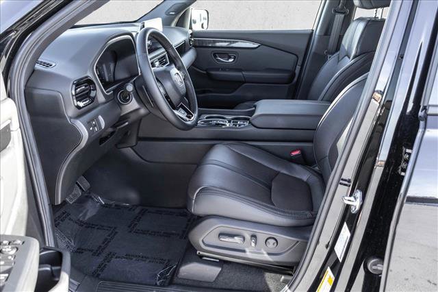 Used 2025 Honda Pilot Black Edition image 12