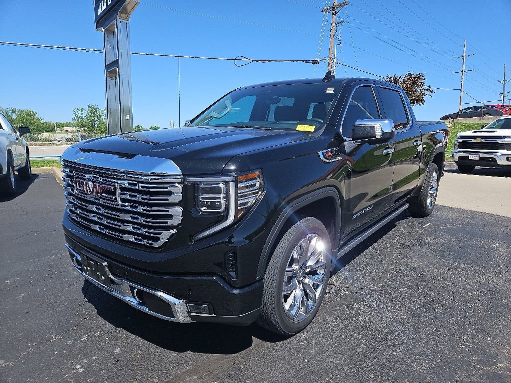 Used 2024 GMC Sierra 1500 Denali AWD/4WD image 3
