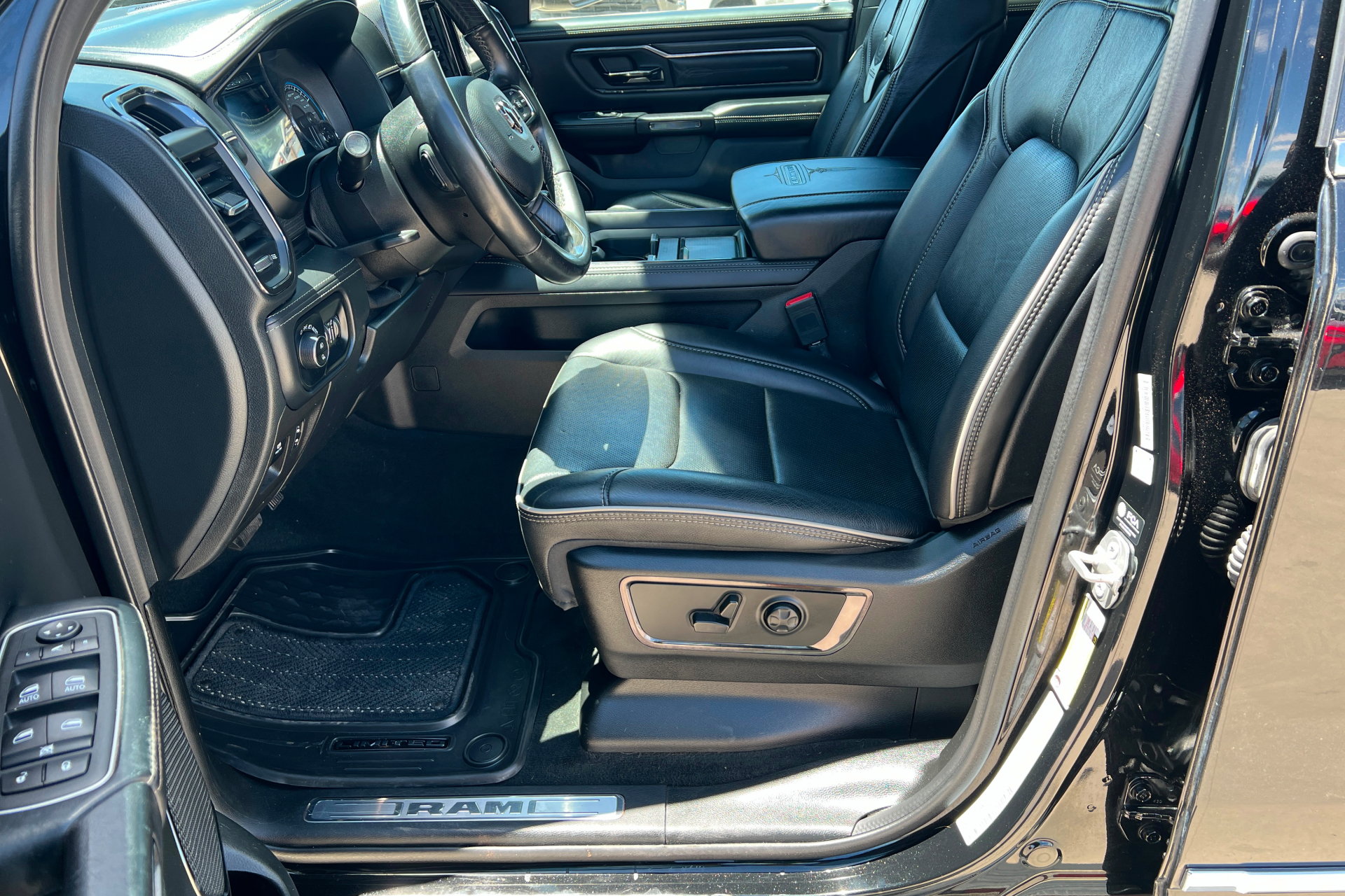 Used 2022 RAM 1500 Limited AWD/4WD image 17