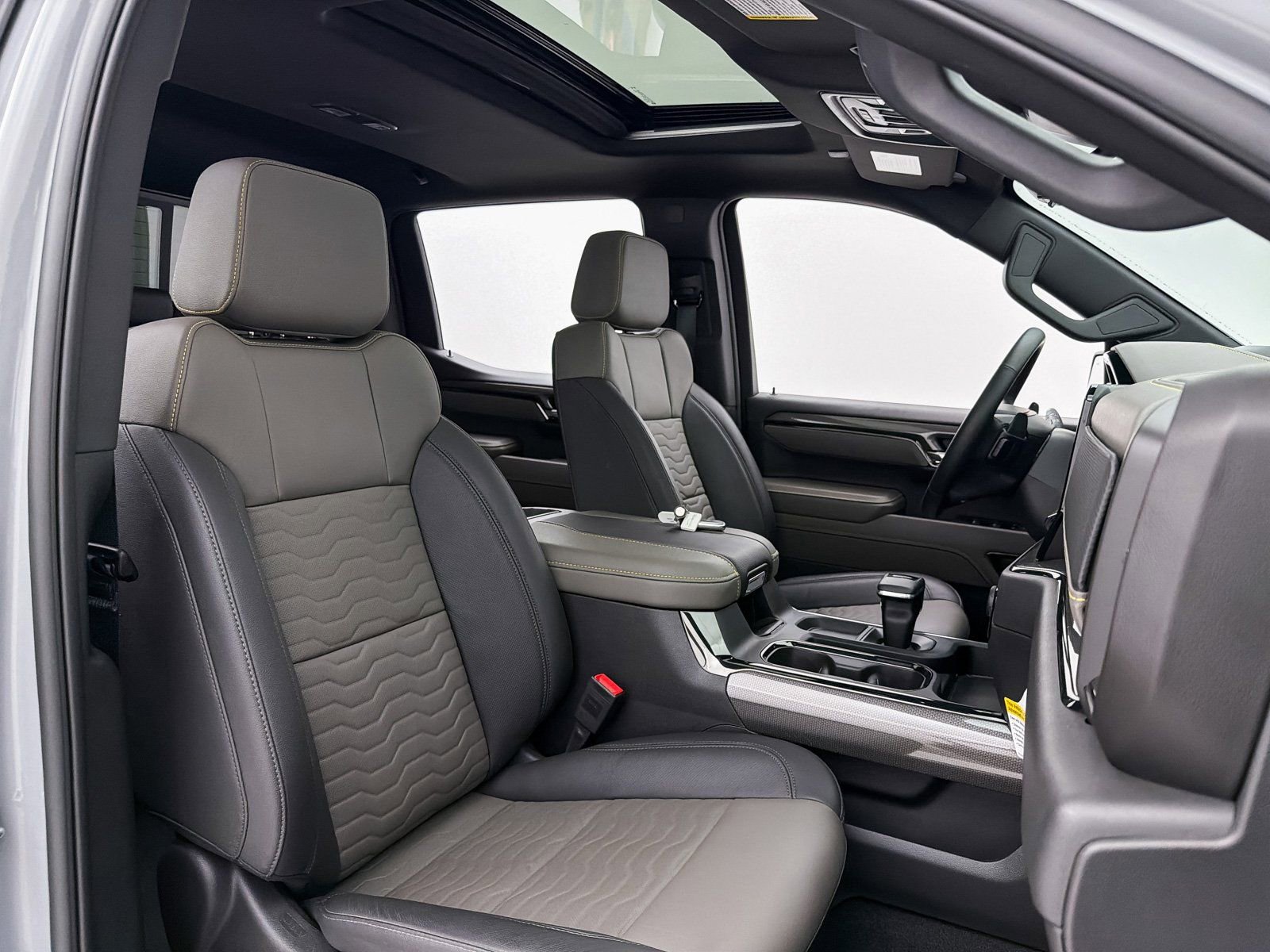 Used 2025 Chevrolet Silverado 1500 ZR2 w/ Technology Package image 31