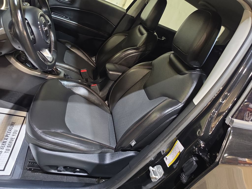 Used 2018 Jeep Compass Latitude w/ Popular Equipment Group AWD/4WD image 13